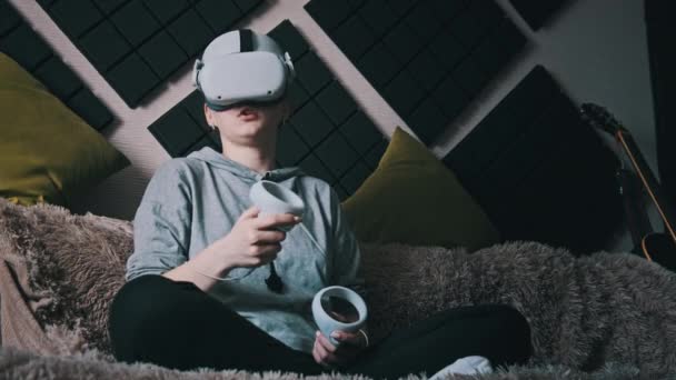 Young Woman Playing Game Using Helmet Indoor Girl Virtual Reality — Stock Video