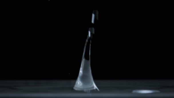 Water Drop Falls Water Surface Slow Motion Black Background Macro — Vídeo de stock