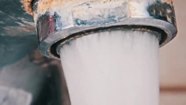 Faucet Running Water Slow Motion Macro Shot Jet Water Flows — Stock Video