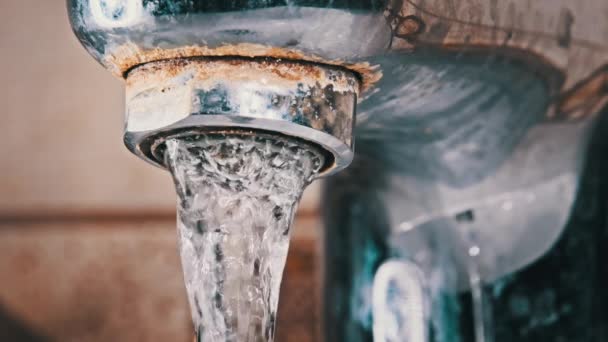 Water Flows Aerator Old Contaminated Tap Calcium Grime Sink Faucet — ストック動画
