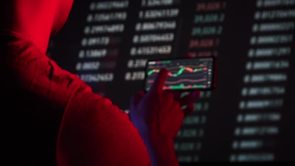 Trader Analyze Cryptocurrency Charts Smartphone Screen Dark Man Looking Currency — Vídeos de Stock