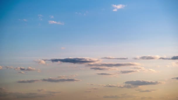 Хмари Блакитного Неба Повільно Рухаються Змінюють Форму Timelapse Шарові Циркові — стокове відео
