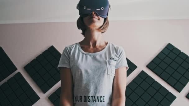 Young Woman Virtual Reality Headset Plays Game Home Emotional Female — Stock Video