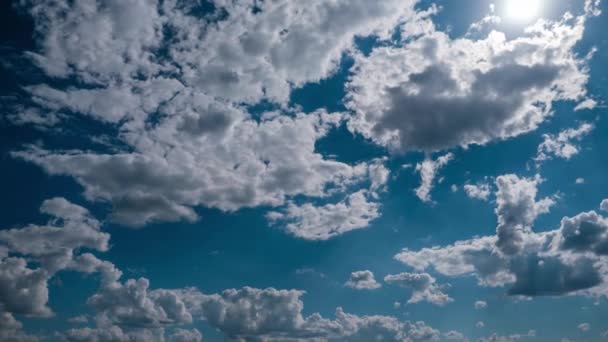 Felhők Mozognak Kék Égen Időhasadék Puffadt Fehér Felhők Időeltolódás Másold — Stock videók