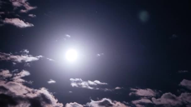 Full Moon Moves Night Sky Dark Clouds Timelapse Mystical Bright — Vídeos de Stock