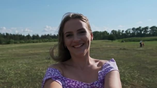 Pov Happy Young Woman Spinning Smiling Camera Slow Motion Couple — Vídeo de stock