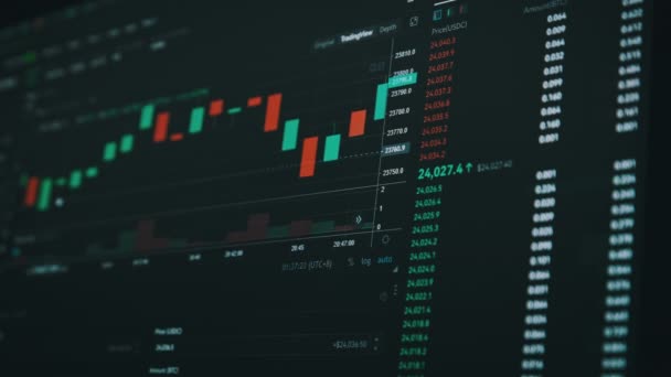 Gráfico Cambio Criptomonedas Línea Una Pantalla Portátil Gráfico Bursátil Bitcoin — Vídeo de stock