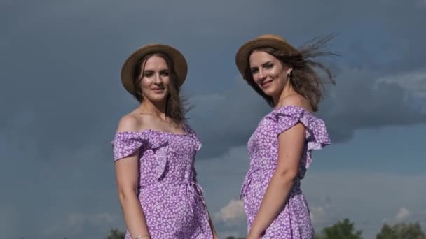 Portrait Two Young Twin Girls Identical Summer Dresses Straw Hats — Stockvideo