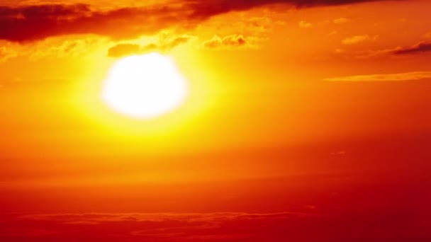 Timelapse Dramatic Sunset Sun Rays Sky Orange Layered Clouds Big — Stockvideo