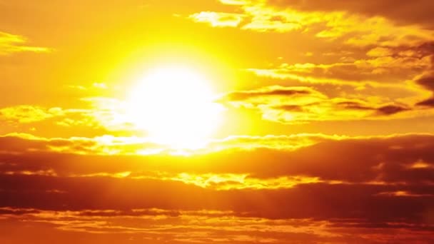 Dramatic Sunset Sun Rays Sky Orange Layered Clouds Timelapse Big — Stok video