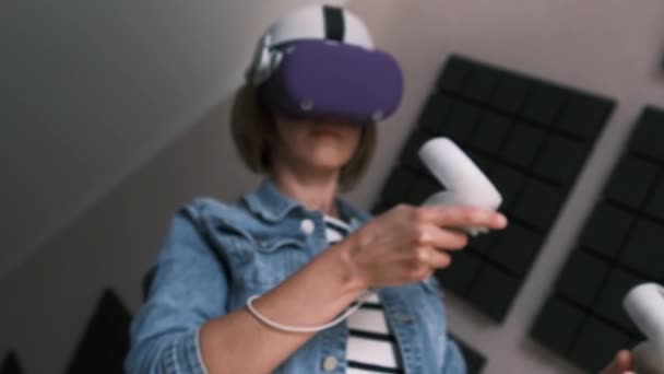 Young Woman Helmet Plays Game Home Emotional Female Using Virtual — Videoclip de stoc