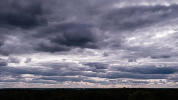 Timelapse Drammatiche Nubi Temporalesche Che Muovono Nel Cielo Sopra Orizzonte — Video Stock