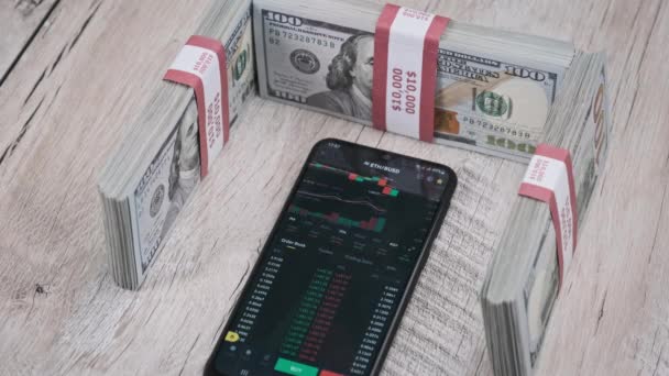Ethereum Kripto Para Birimi Fiyatları Bir Akıllı Telefon Ekranında Dolarlarla — Stok video