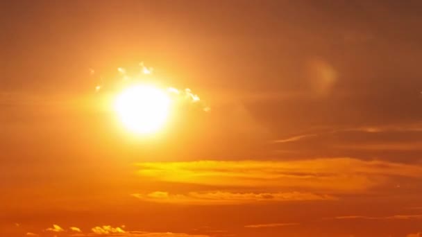 Dramatic Sunset Sun Rays Sky Orange Layered Clouds Timelapse Big — Wideo stockowe