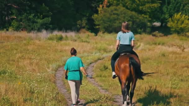 Back View Young Woman Riding Horse Path Green Nature Horseback — Wideo stockowe