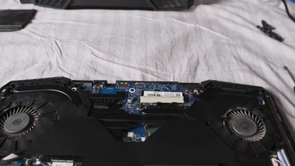 Laptop Repair Disassembled Laptop Lies Table Radio Master Motherboard Cooling — Stock Video