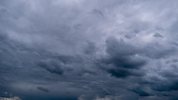 Timelapse Dramatycznych Chmur Burzowych Poruszających Się Niebie Ciemne Chmury Cumulus — Wideo stockowe