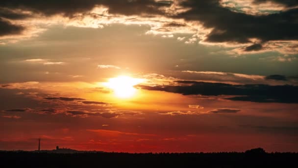 Dramatic Sunset Sun Rays Sky Orange Layered Clouds Timelapse Big — Stockvideo