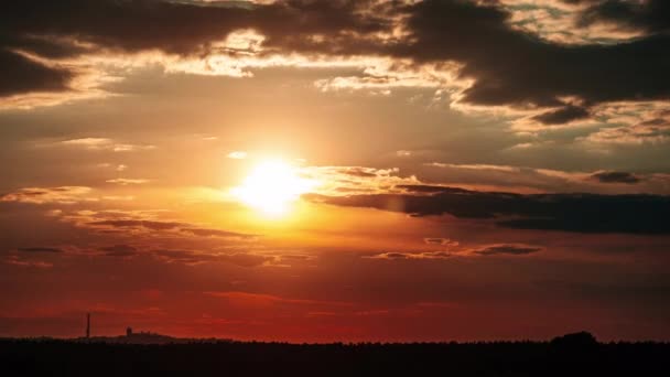 Dramatic Sunset Sun Rays Sky Orange Layered Clouds Timelapse Big — Video Stock