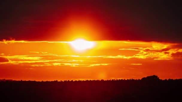 Dramatic Sunset Sun Rays Sky Orange Layered Clouds Timelapse Big — Stock video