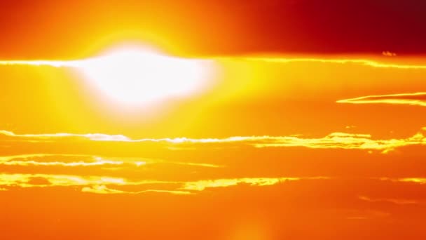 Timelapse Dramatic Sunset Sun Rays Sky Orange Layered Clouds Big — Stok video