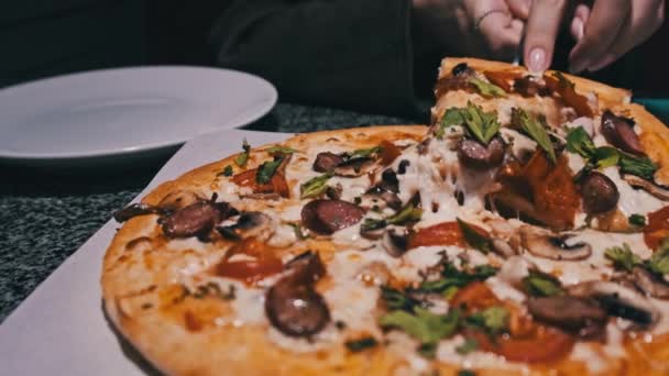 Fresh Pizza Table Restaurant Pan Shot Appetizing Pizza Pizzeria — Stock Video