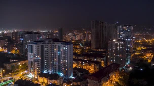 Edifici Più Piani Con Cambiando Illuminazione Della Finestra Notte Città — Video Stock