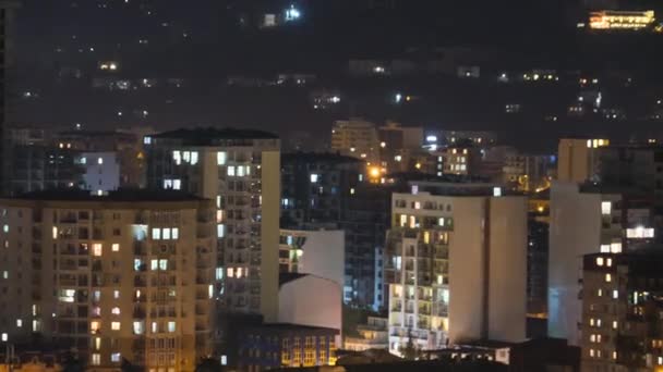Wielopiętrowe Budynki Zmieniającym Się Oświetleniem Okiennym Nocy Mieście Czas Ucieka — Wideo stockowe
