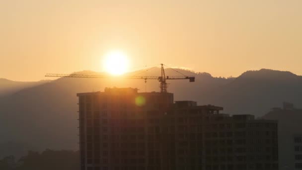 Timelapse Sunrise Tower Crane Construction Site Skyscraper Construction City Orange — Stok video