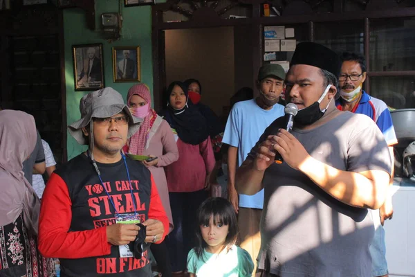 Τζακάρτα Ινδονησία 2020 Δύο Άνθρωποι Προσεύχονται Για Την Ομαλή Σφαγή — Φωτογραφία Αρχείου