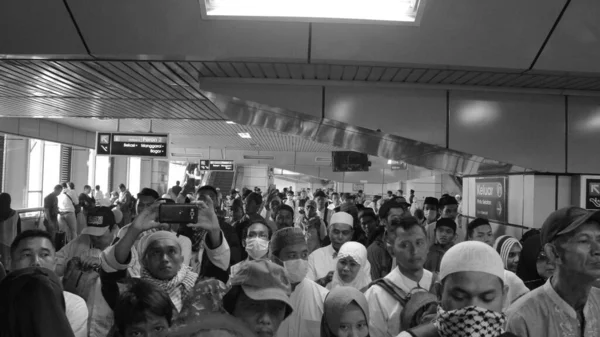 Dżakarta Indonezja 2020 Muzułmanie Zebrali Się Aby Wziąć Udział Pokojowej — Zdjęcie stockowe
