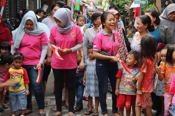 2018年8月17日 雅加达 见证印度尼西亚第72个独立日庆祝活动的从儿童到成年人 全社会的热情洋溢 看上去很高兴 — 图库照片