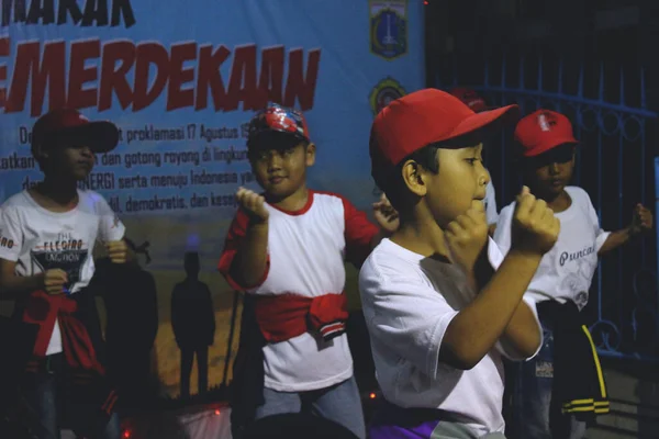 Dżakarta Indonezja 2018 Dzieci Tańczą Scenie Podczas Obchodów Dnia Niepodległości — Zdjęcie stockowe
