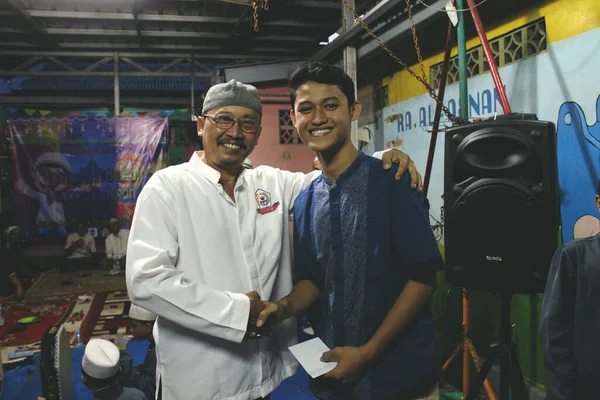 Jakarta Indonesië 2019 Gelukkige Uitingen Van Een Vader Een Jongeman — Stockfoto