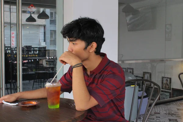 Yogyakarta Indonesia 2019 Man Enjoying His Drink While Vacation Special — Stock Photo, Image