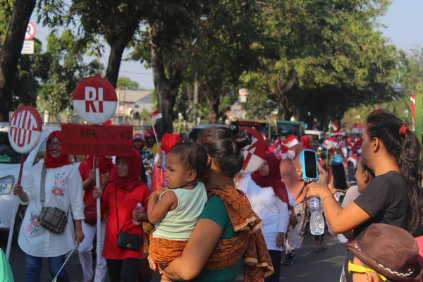 Dżakarta Indonezja 2019 Entuzjaści Którzy Oglądają Paradę Ulicach Dżakarty Podczas — Zdjęcie stockowe