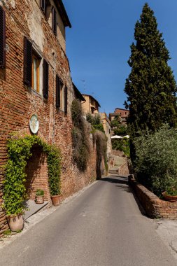 Ortaçağ şehri Siena 'nın mimarisi ve manzarası. İtalya 'nın ortaçağ şehri Siena' nın manzaraları