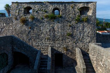 Eski Kale Kanlı Kule, Herceg Novi Eski Kenti, Karadağ 'daki Amfiteatr