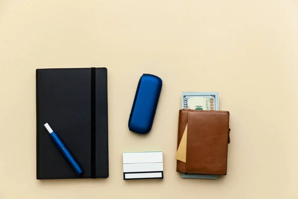 Electronic Blue Iqos Cigarette Diary Purse Money Beige Background — Stockfoto