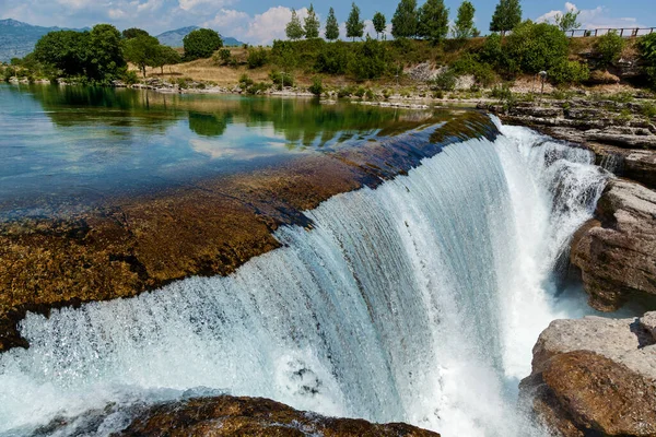Rio Grande Rápido Transformando Cachoeira Podgorica Paisagens Pontos Turísticos Natureza — Fotografia de Stock