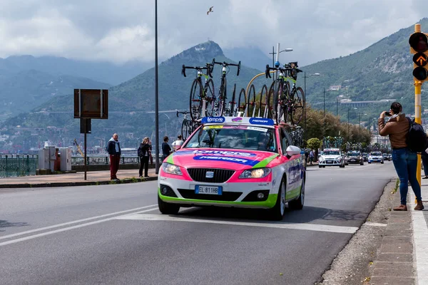 Italy Salerno May 2013 Cars Accompanying Different Teams Cyclists Giro — ストック写真