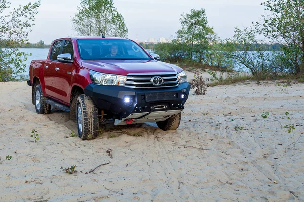 Ukrajina Kyjev Října 2020 Red Nový 4X4 Pickup Toyota Hilux — Stock fotografie