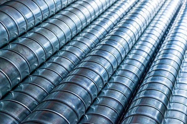 Tubi Metallici Lucidi Acciaio Inox Industriale Ventilazione Cantiere Sullo Sfondo — Foto Stock