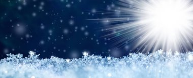 Kar tanelerinin birbirine yakın olduğu doğal kar dokusu mavi arka planda yağan kar ve sağda parlayan parlak bir yıldız. Noel kartı şablonu. Karların makro dokusu. Büyük boyut.