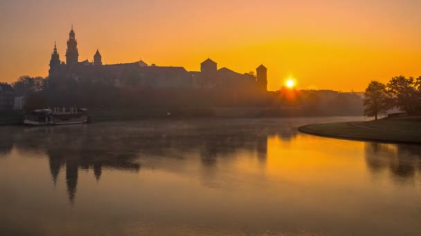 Kaunis Wawelin linna auringonnousun aikaan — kuvapankkivideo