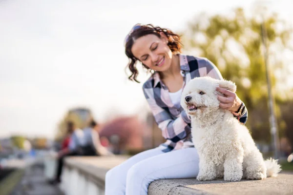Adult Woman Enjoying Sunny Day Her Dog — Foto de Stock