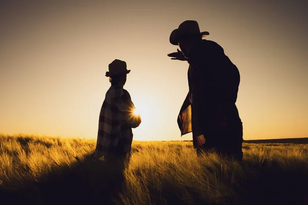 Partnership Agricultural Business Couple Working Together Farmers Cultivating Wheat — Stock Photo, Image