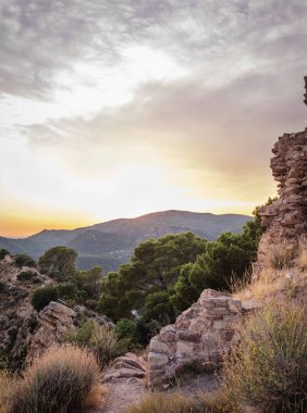 Valensiyalı cemaati İspanya 'nın Serra belediyesine bağlı ortaçağ şatosu. Sierra Calderona Parkı.