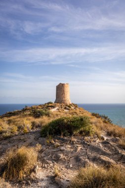 İspanya 'nın güneyindeki Akdeniz' deki kayalıklar. İspanya 'nın beyaz kıyısı. Valensiyalı Topluluk