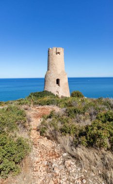 İspanya 'nın güneyindeki Akdeniz' deki kayalıklar. İspanya 'nın beyaz kıyısı. Valensiyalı Topluluk